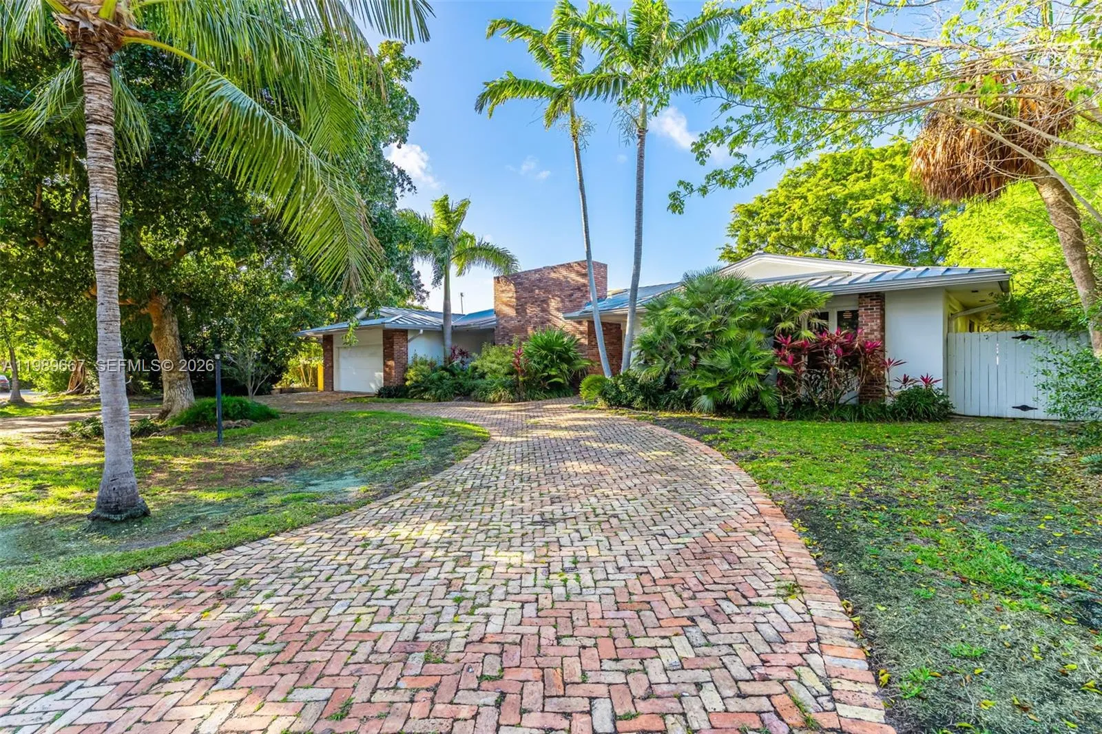 221 Knollwood Dr, Key Biscayne FL 33149