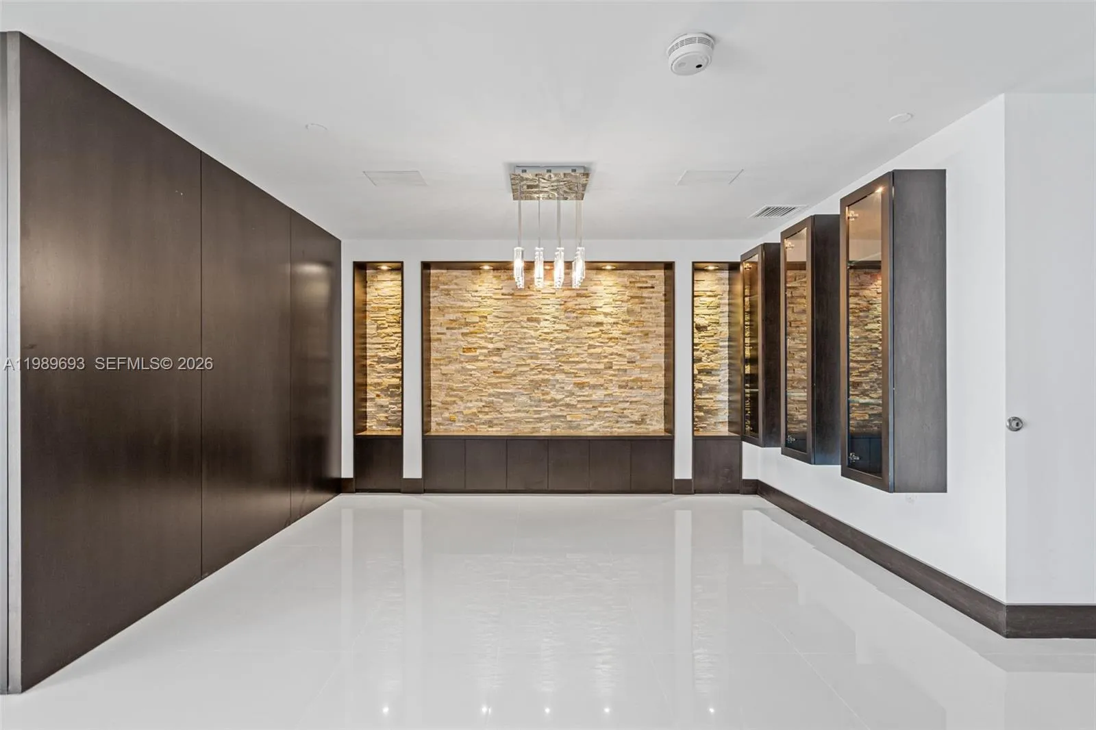 200 Biscayne Boulevard Way # 3707, Miami FL 33131