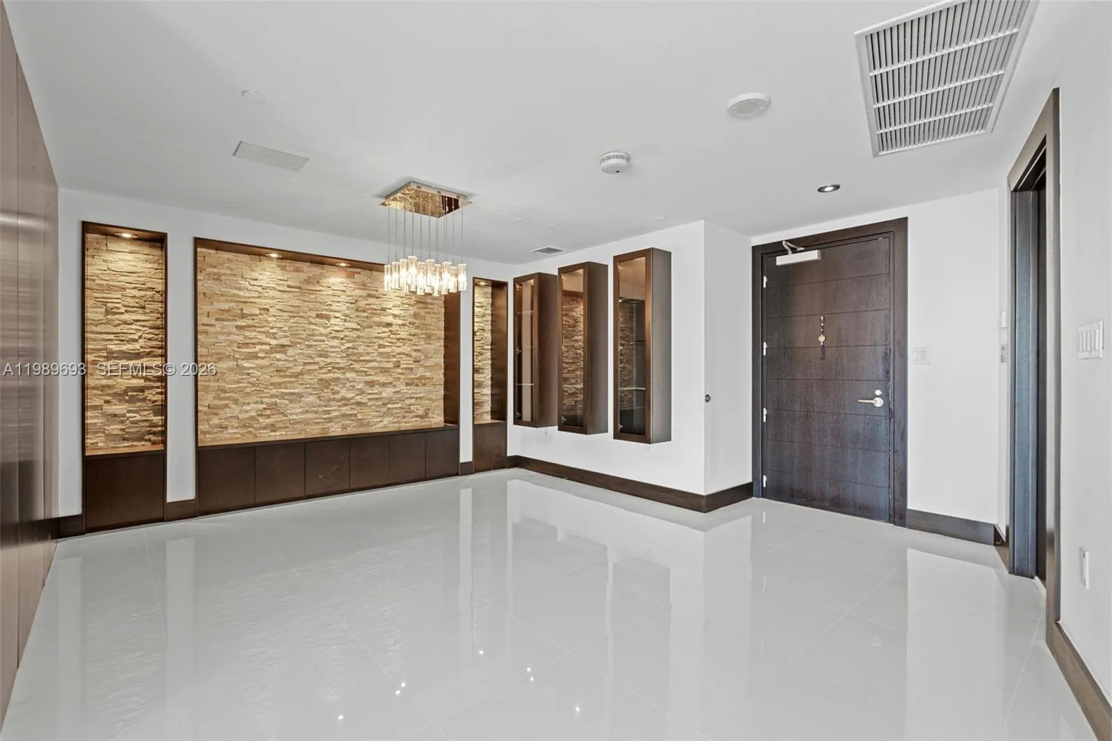 200 Biscayne Boulevard Way # 3707, Miami FL 33131