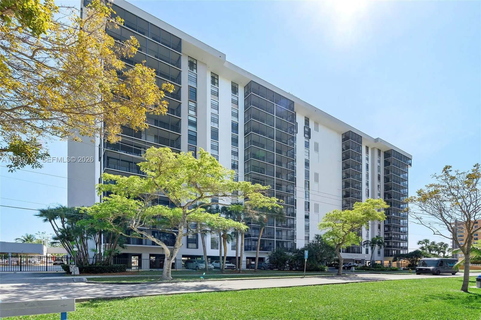 2 bedroom 2 bath for sale at 2500 NE 135th St Unit#B206, North Miami FL 33181