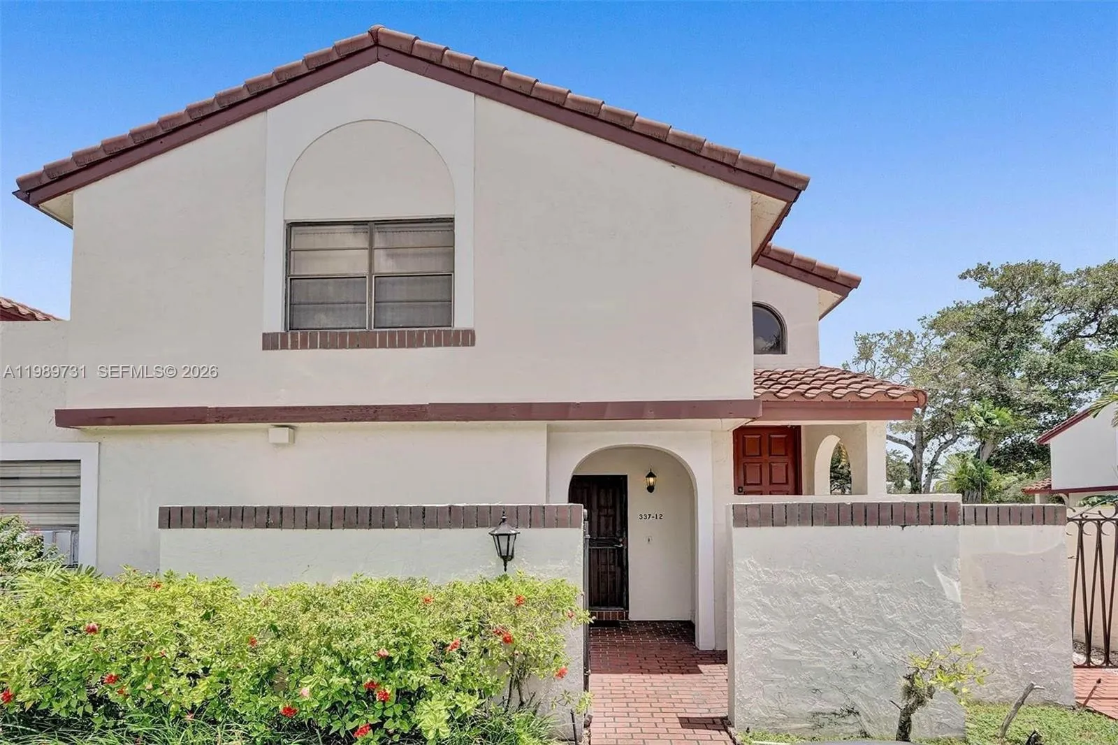 2 bedroom 2 bath for sale at 337 Ives Dairy Rd # 12, Miami FL 33179