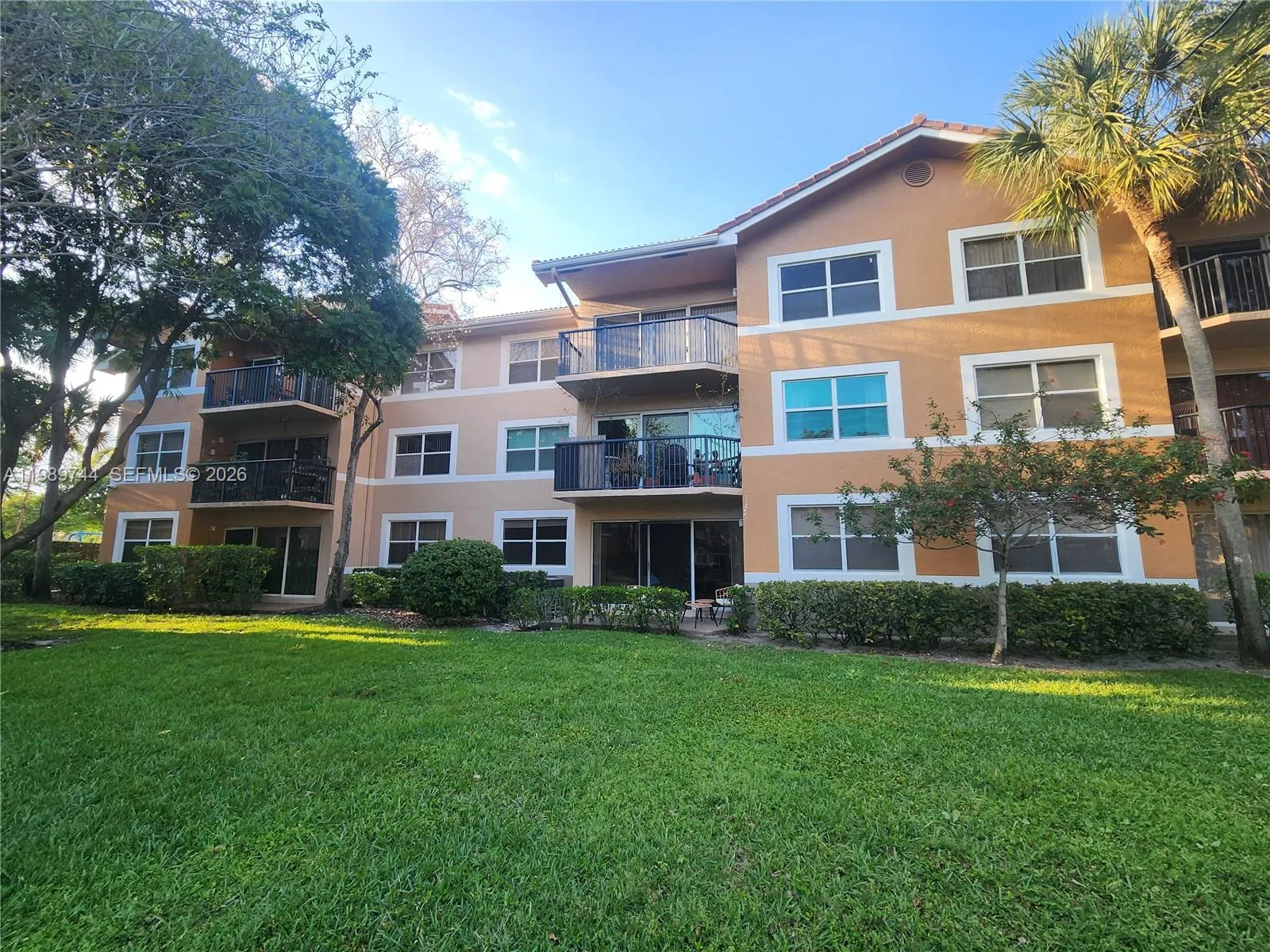 3 bedroom 2 bath for sale at 8761 Wiles Rd # 206, Coral Springs FL 33067