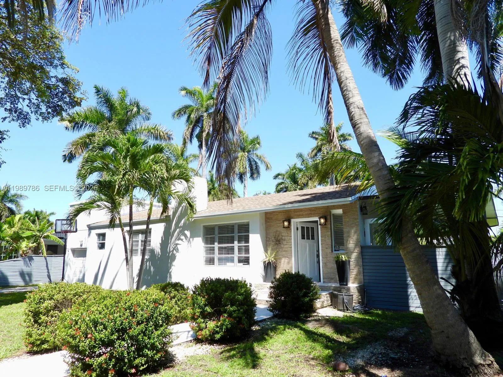 3 bedroom 2 bath for sale at 715 Hollywood Blvd, Hollywood FL 33019
