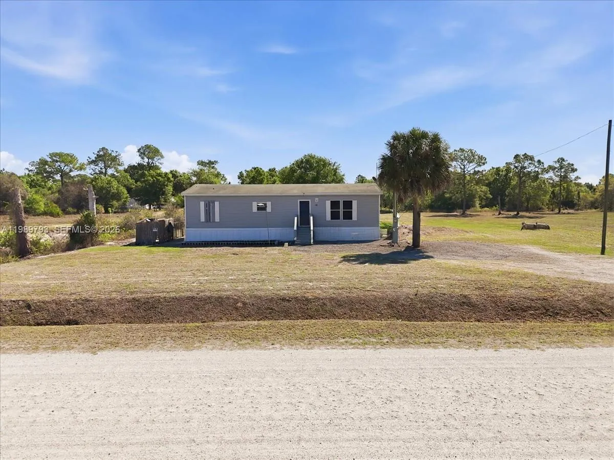 3 bedroom 2 bath for sale at 415 S Kennel St, Clewiston FL 33440