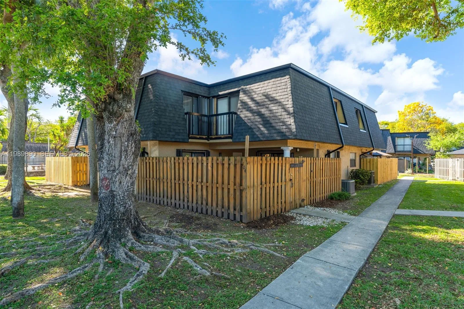 3 bedroom 2 bath for sale at 14210 SW 94th Cir Ln # 35, Miami FL 33186