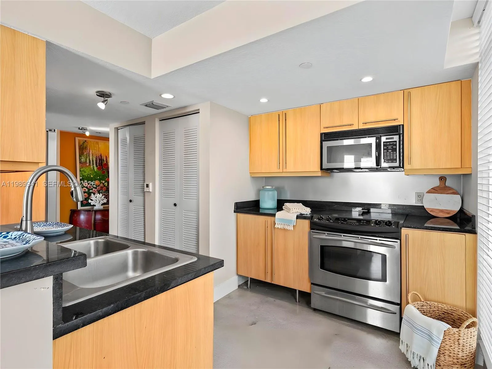 7600 Collins Ave # 412, Miami Beach FL 33141