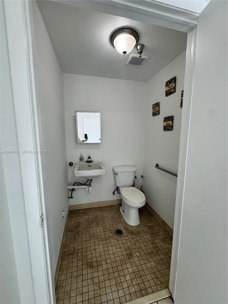 2458 NW 94th Ave, Doral FL 33172