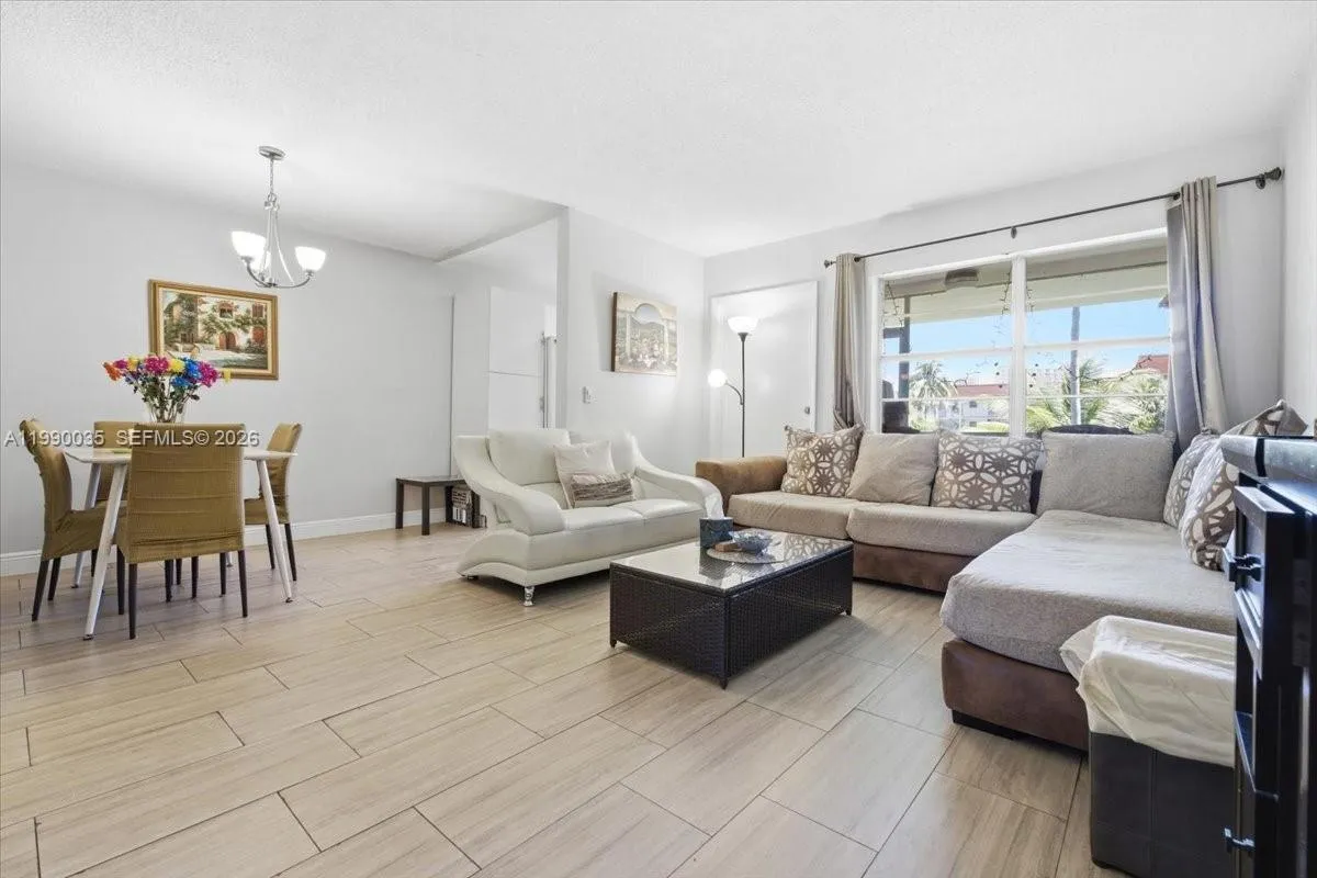 581 Blue Heron Dr # B, Hallandale Beach FL 33009