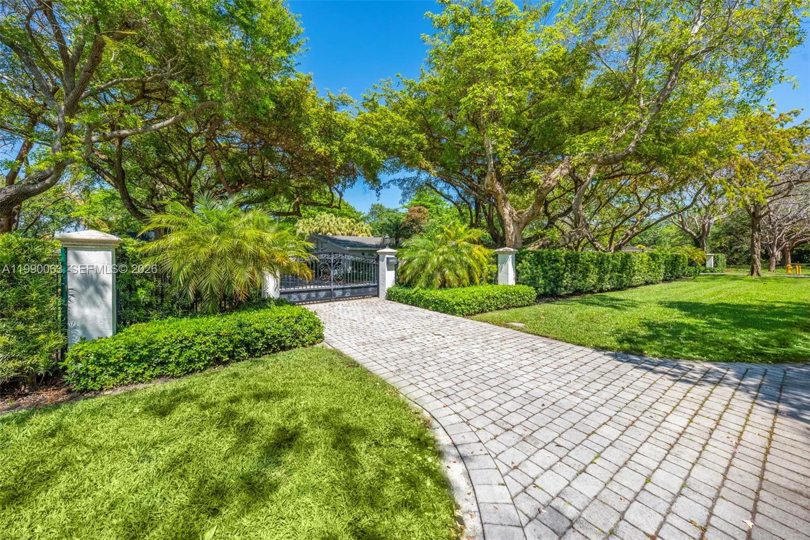 6601 Chapman Field Dr, Pinecrest FL 33156