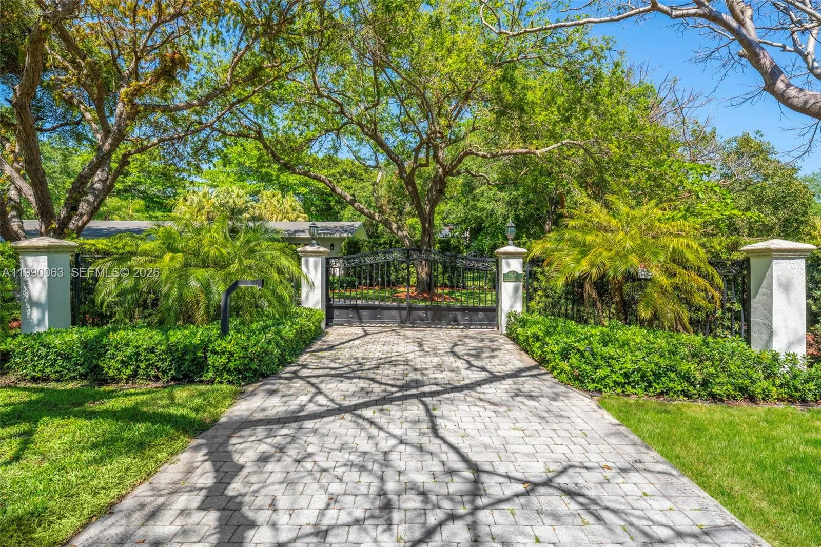 6601 Chapman Field Dr, Pinecrest FL 33156