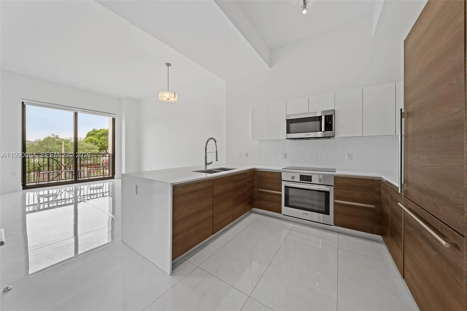 1 bedroom 1 bath for rent at 301 Altara Ave # 213, Coral Gables FL 33146