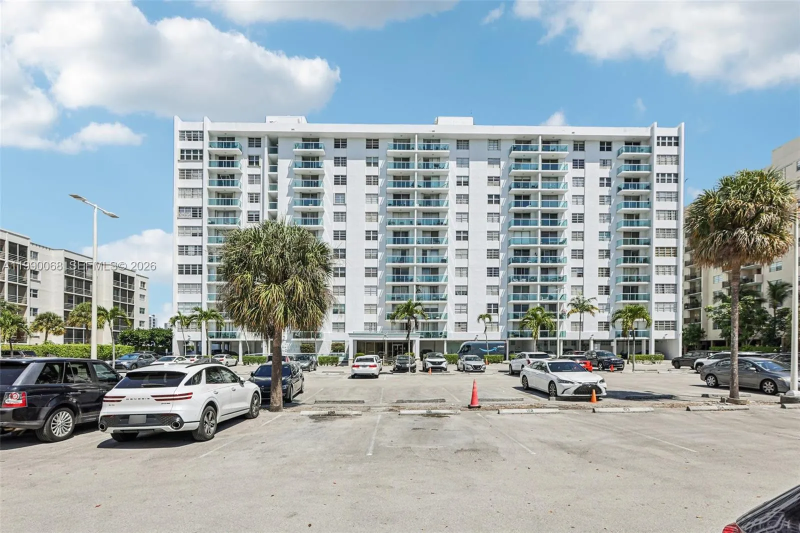 1 bedroom 1 bath for sale at 2841 NE 163rd St # 605, North Miami Beach FL 33160