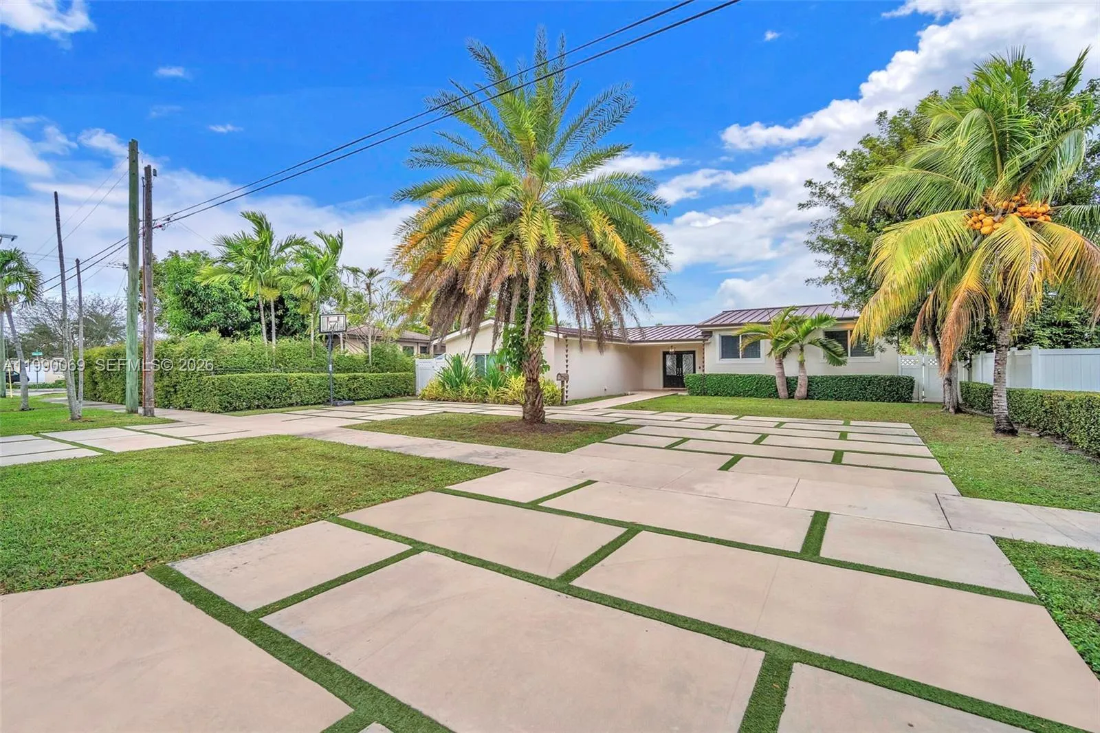 851 Bluebird Ave, Miami Springs FL 33166