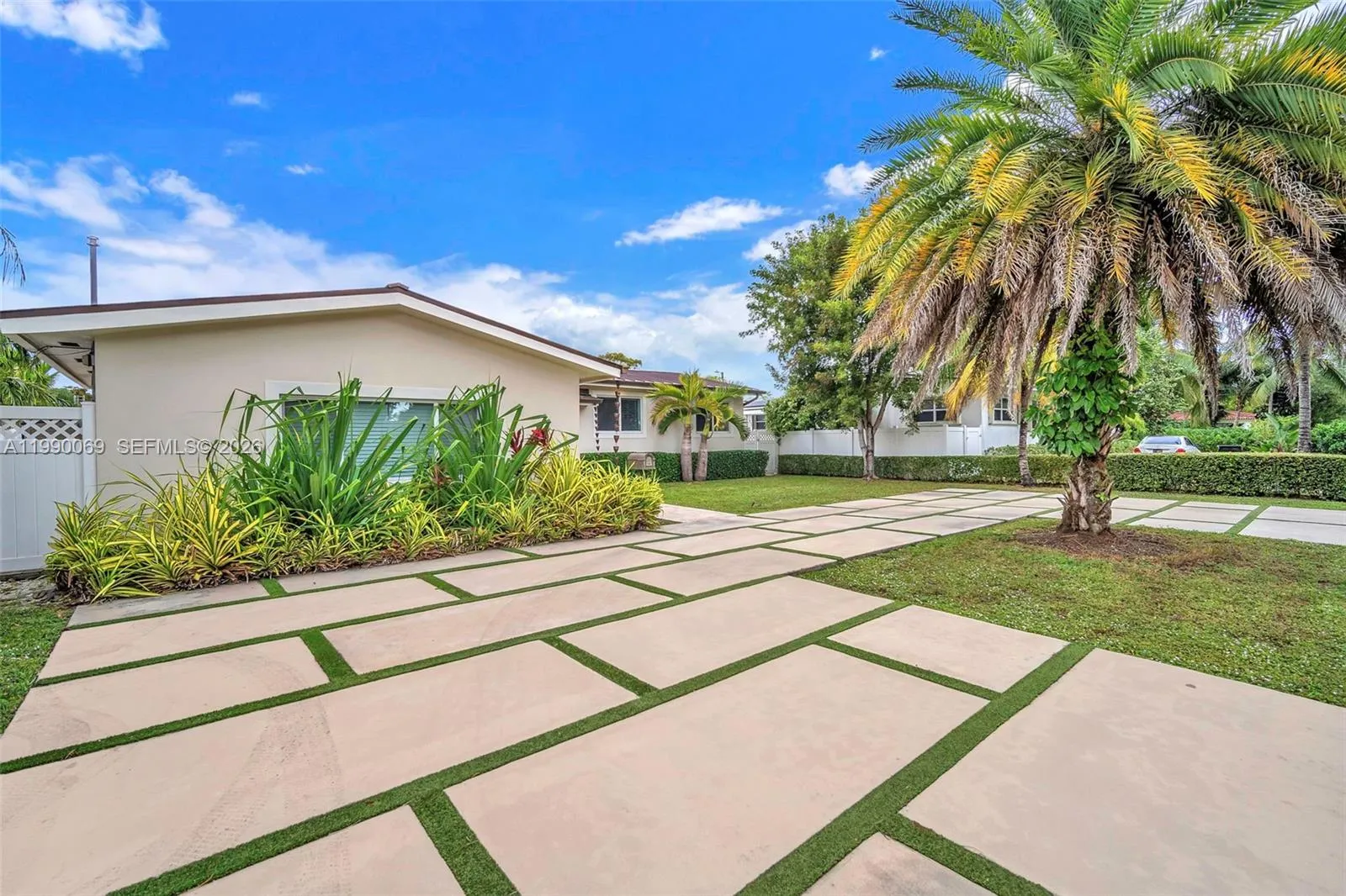 851 Bluebird Ave, Miami Springs FL 33166