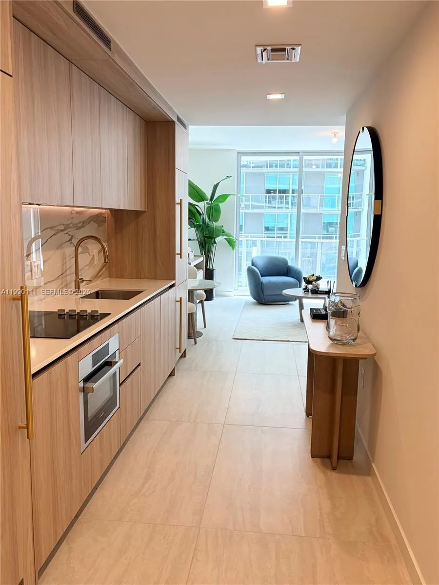1 bath for sale at 77 SE 5th street # 2709, Miami FL 33131