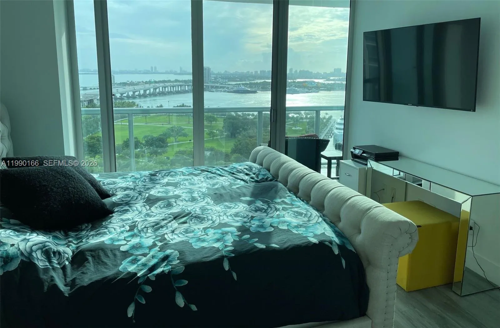 1 bedroom 1 bath for sale at 888 Biscayne Blvd # 1810, Miami FL 33132