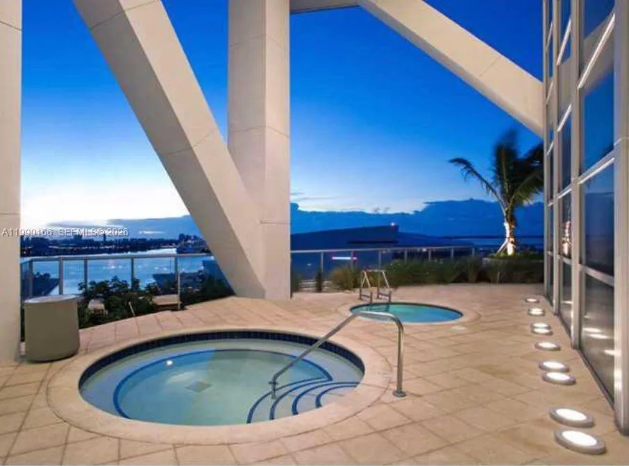 888 Biscayne Blvd # 1810, Miami FL 33132