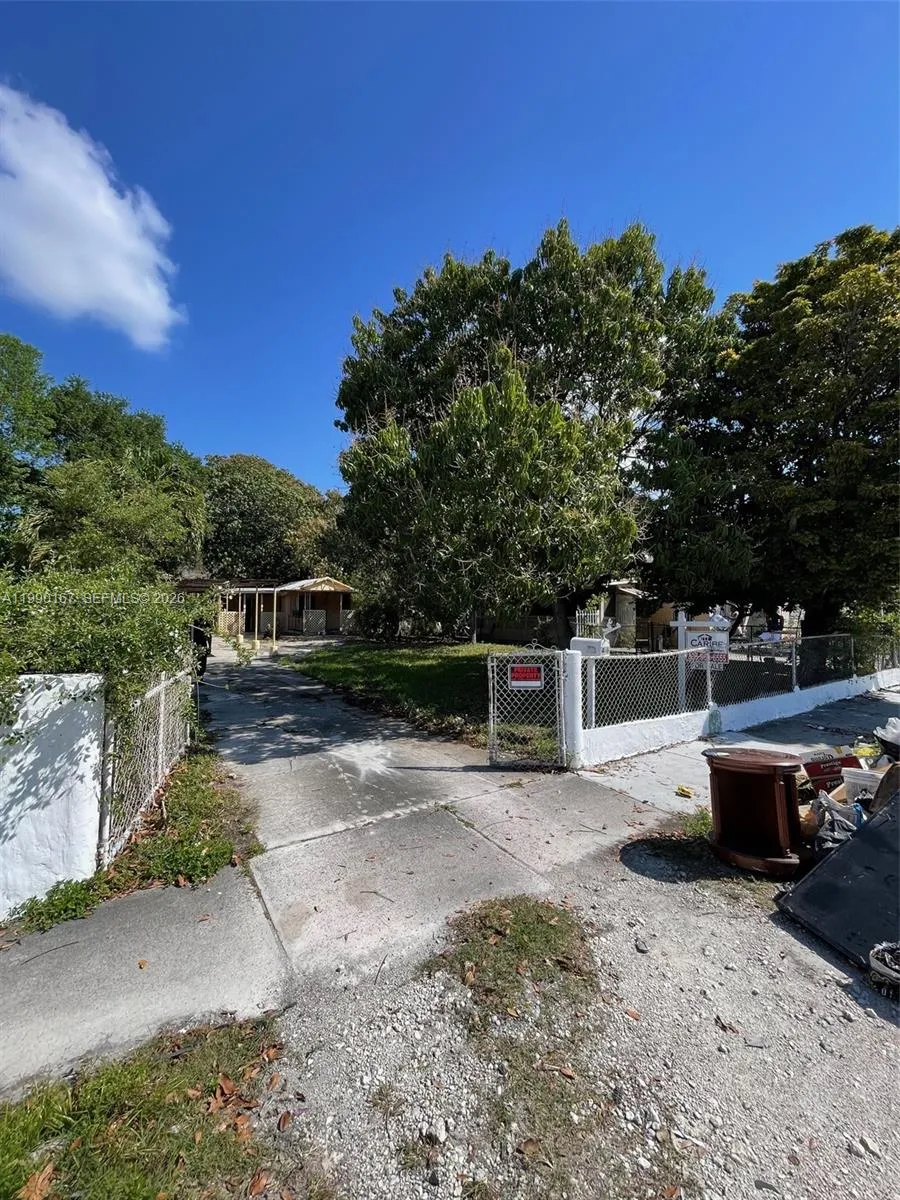 43 NW 58th St, Miami FL 33127