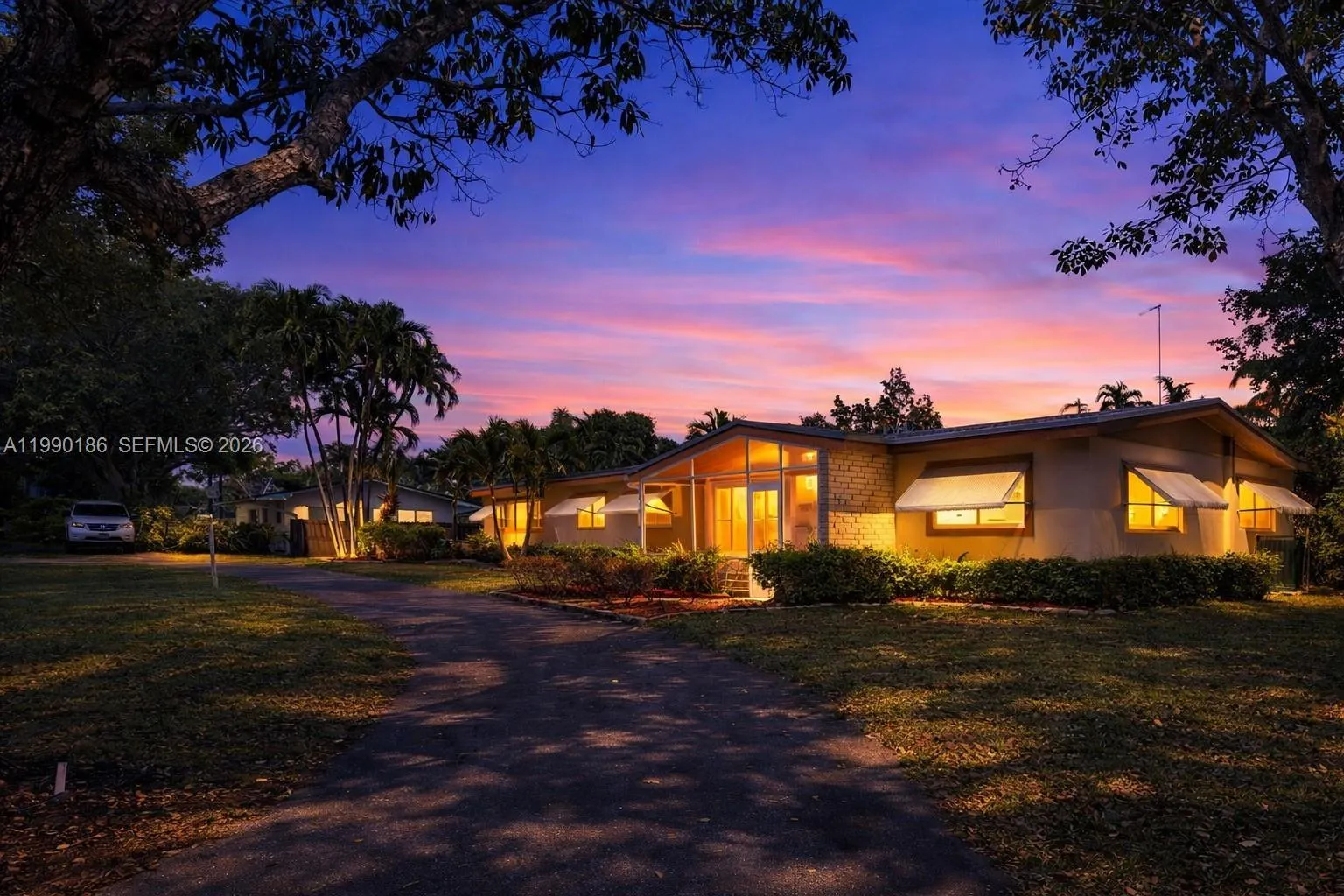 3 bedroom 2 bath for sale at 15501 SW 88th Ave, Palmetto Bay FL 33157