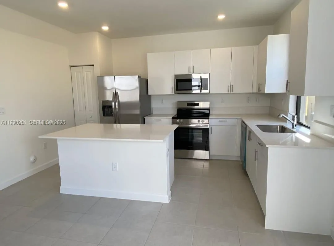 5 bedroom 3 bath for sale at 23074 SW 128th Pl, Miami FL 33170