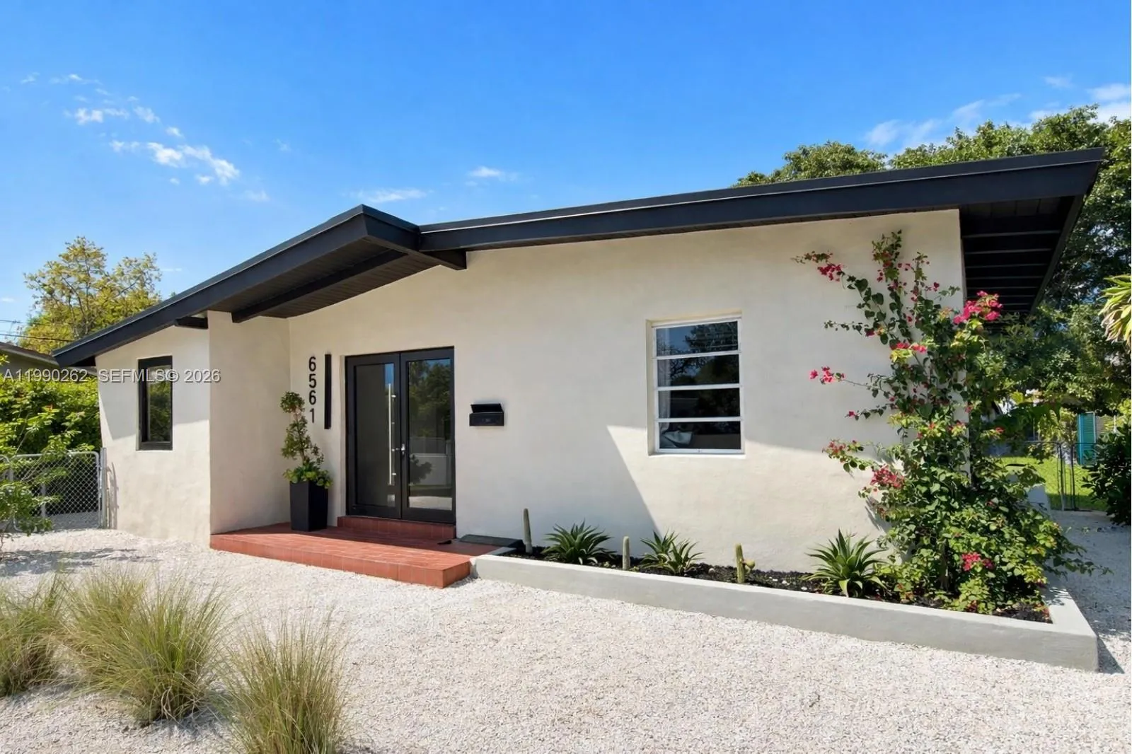 2 bedroom 1 bath for sale at 6561 SW 34th St, Miami FL 33155