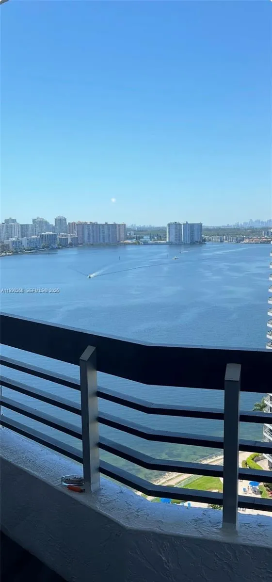 1 bedroom 1 bath for sale at 19195 NE 36th Ct # 2304, Aventura FL 33180