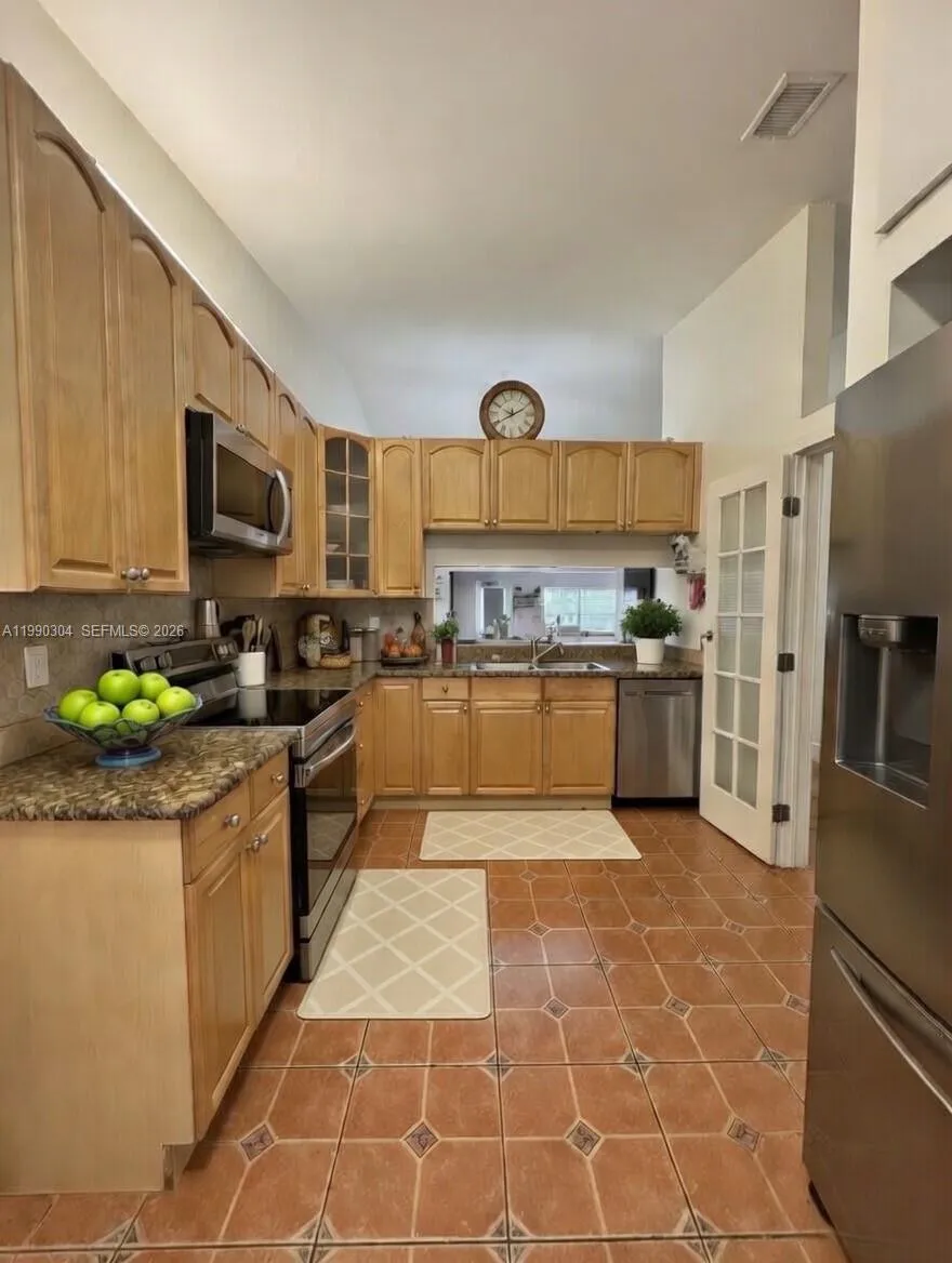 1061 NW 53rd St, Deerfield Beach FL 33064