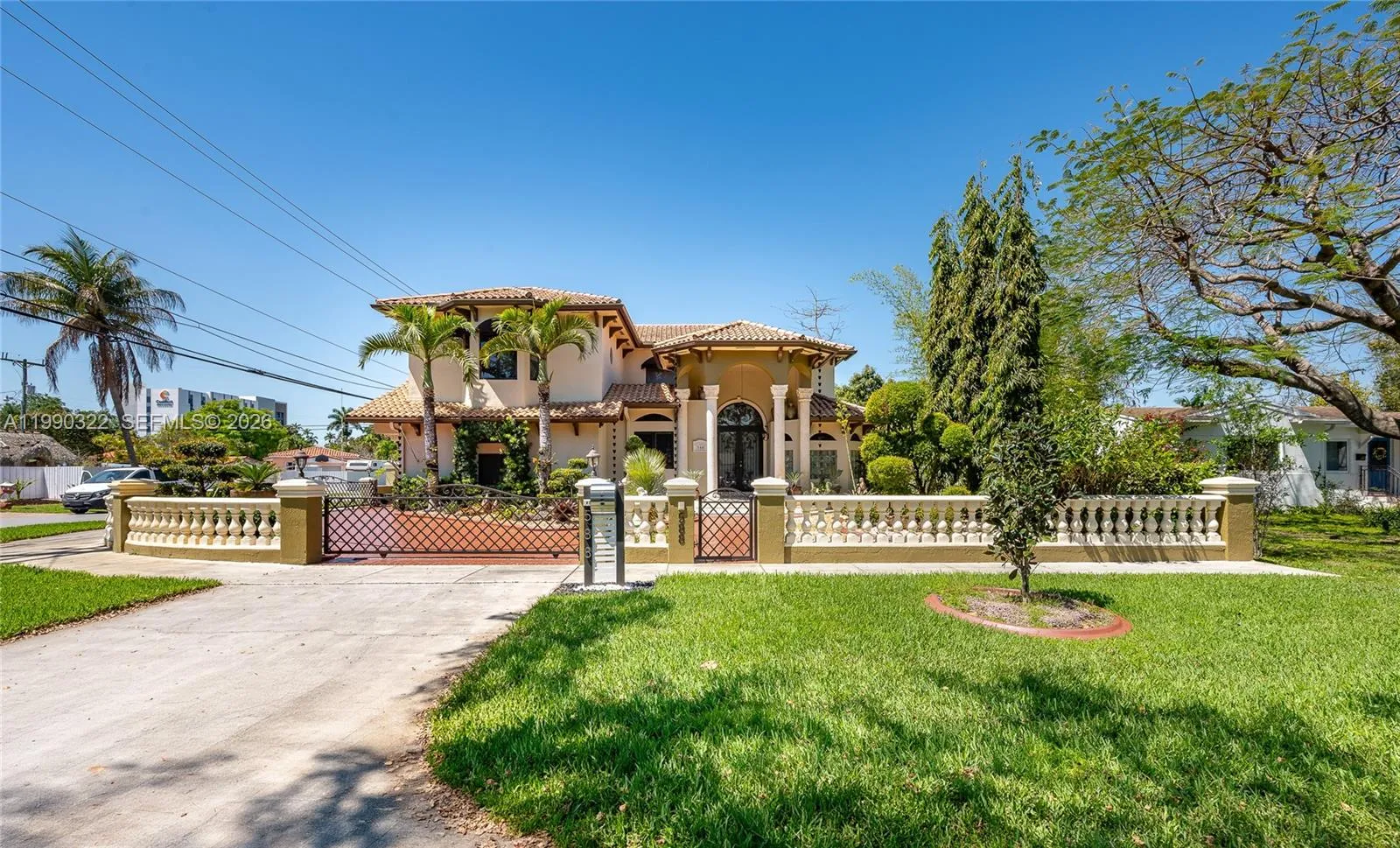 5 bedroom 4 bath for sale at 588 Miller Dr, Miami Springs FL 33166