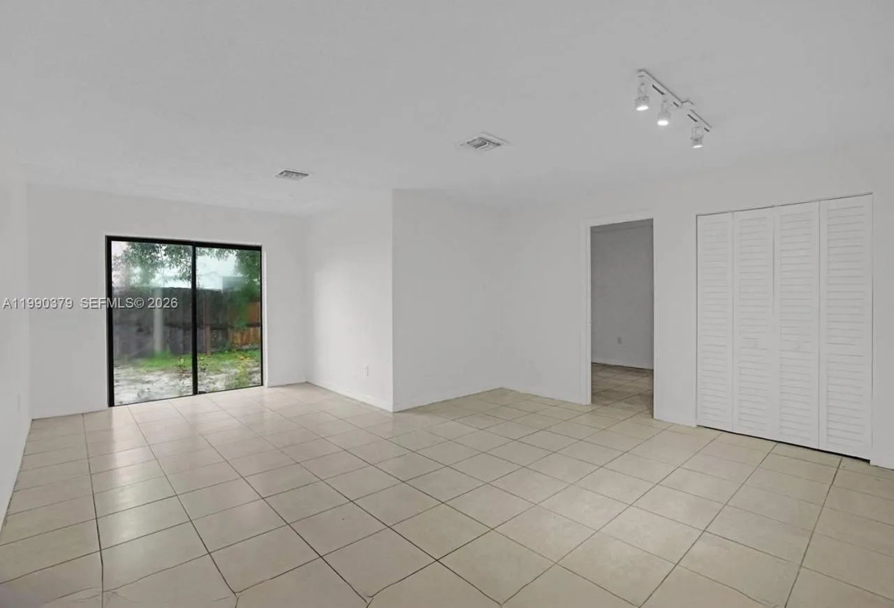 3876 NW 207th St Rd, Miami Gardens FL 33055