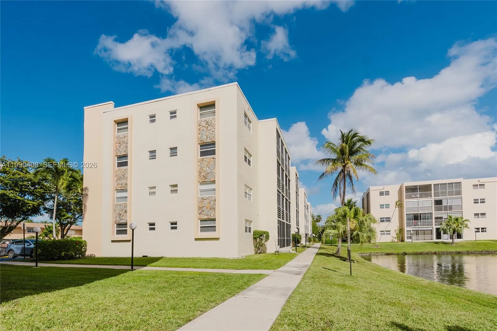 2 bedroom 2 bath for sale at 424 SE 10th St # 204, Dania Beach FL 33004