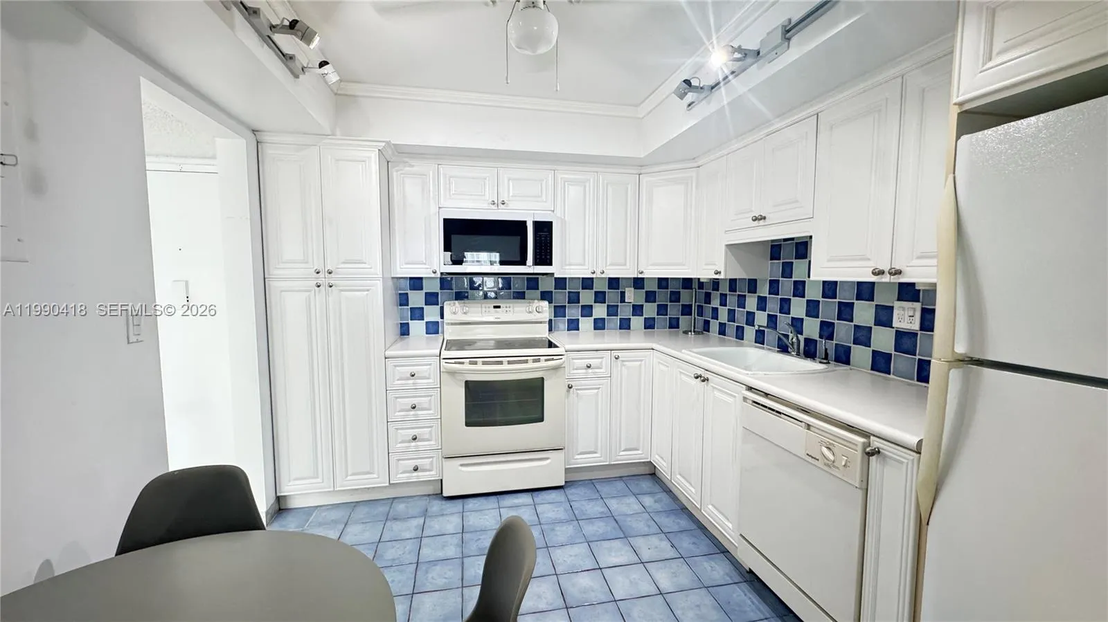 18061 Biscayne Blvd # 1203, Aventura FL 33160