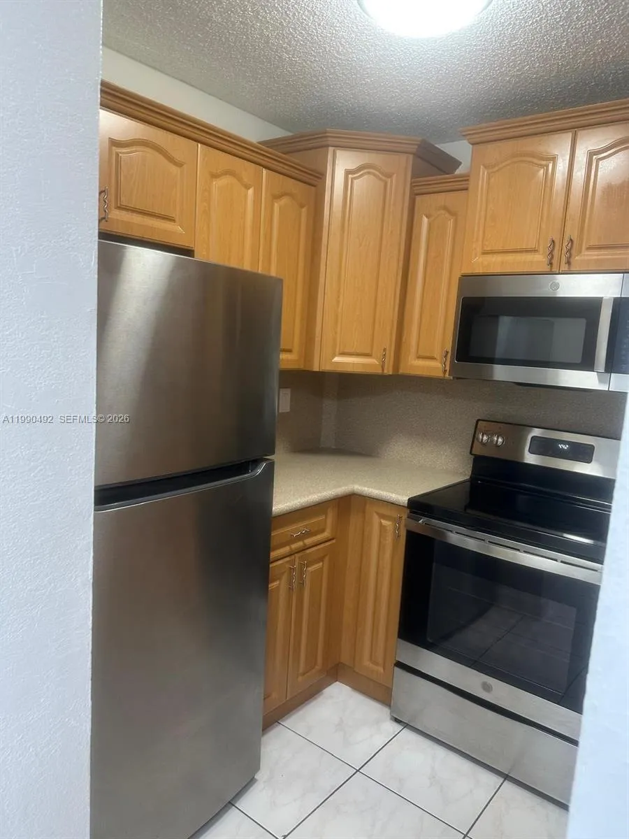 2565 W 56th St # 209, Hialeah FL 33016