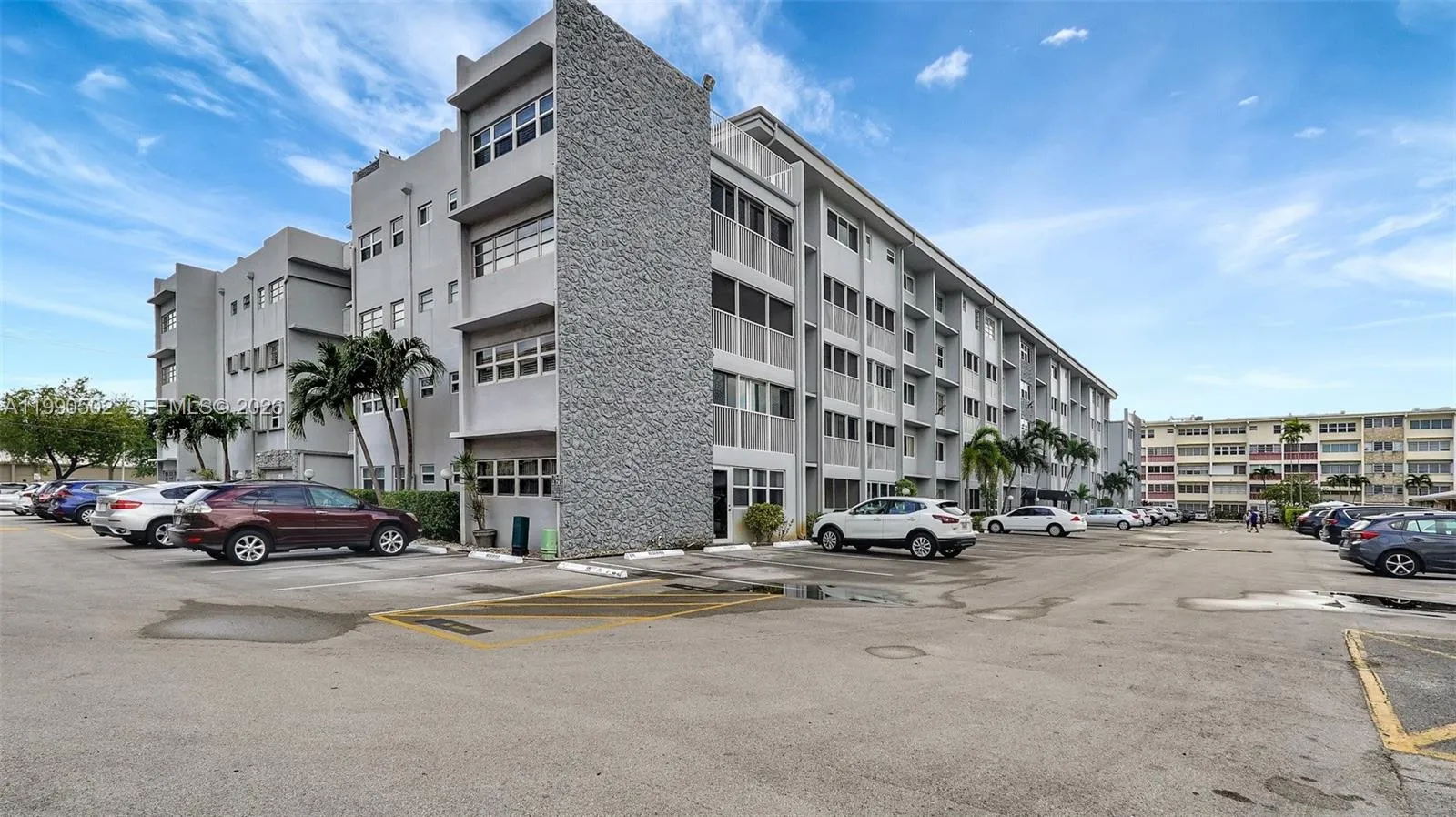 3 bedroom 2 bath for sale at 329 SE 3rd St # 502T, Hallandale Beach FL 33009