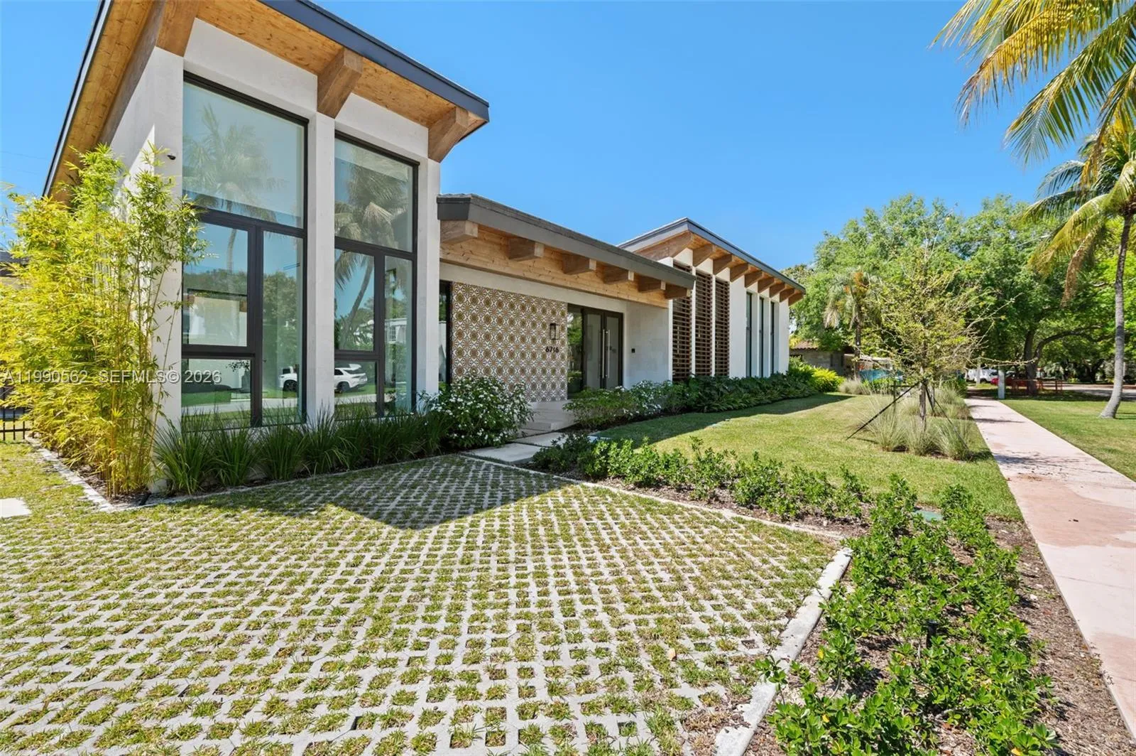 6716 San Vicente St, Coral Gables FL 33146