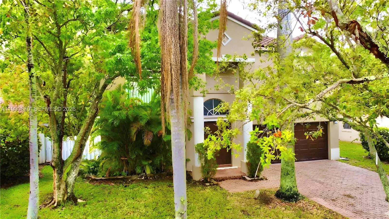 1040 NW 185th Ave, Pembroke Pines FL 33029