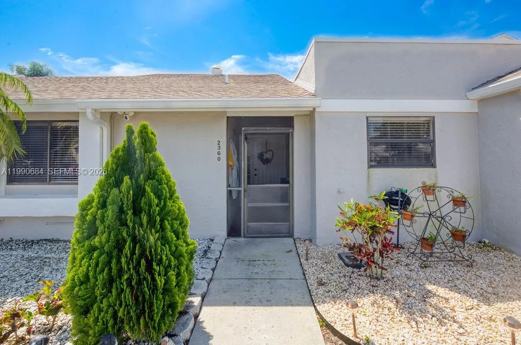 2 bedroom 2 bath for sale at 2360 NW 12th St, Delray Beach FL 33445