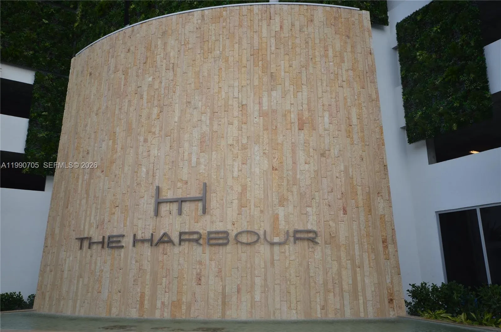 16385 Biscayne Blvd # 518, North Miami Beach FL 33160