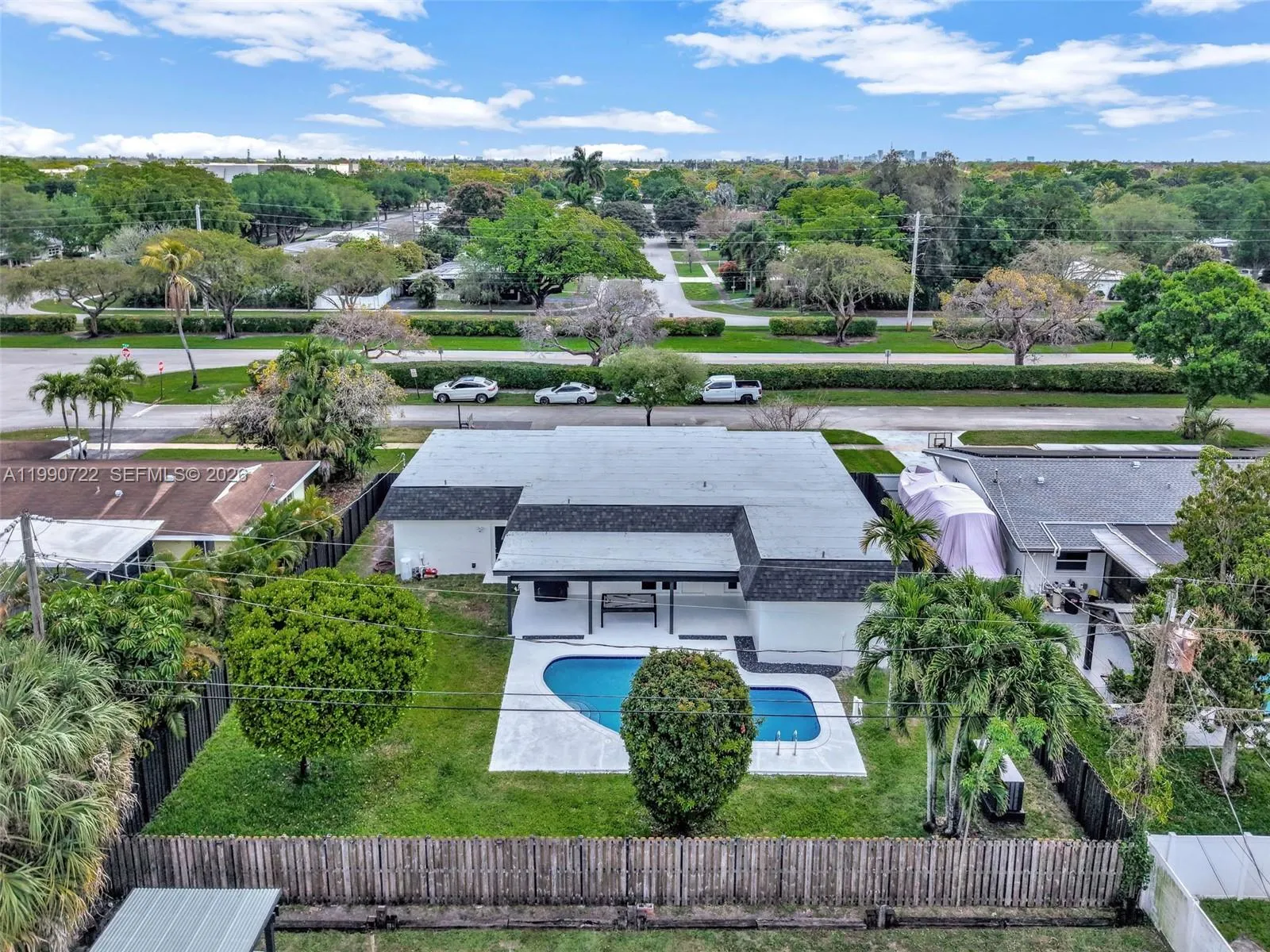 1431 NW 70th Ave, Plantation FL 33313