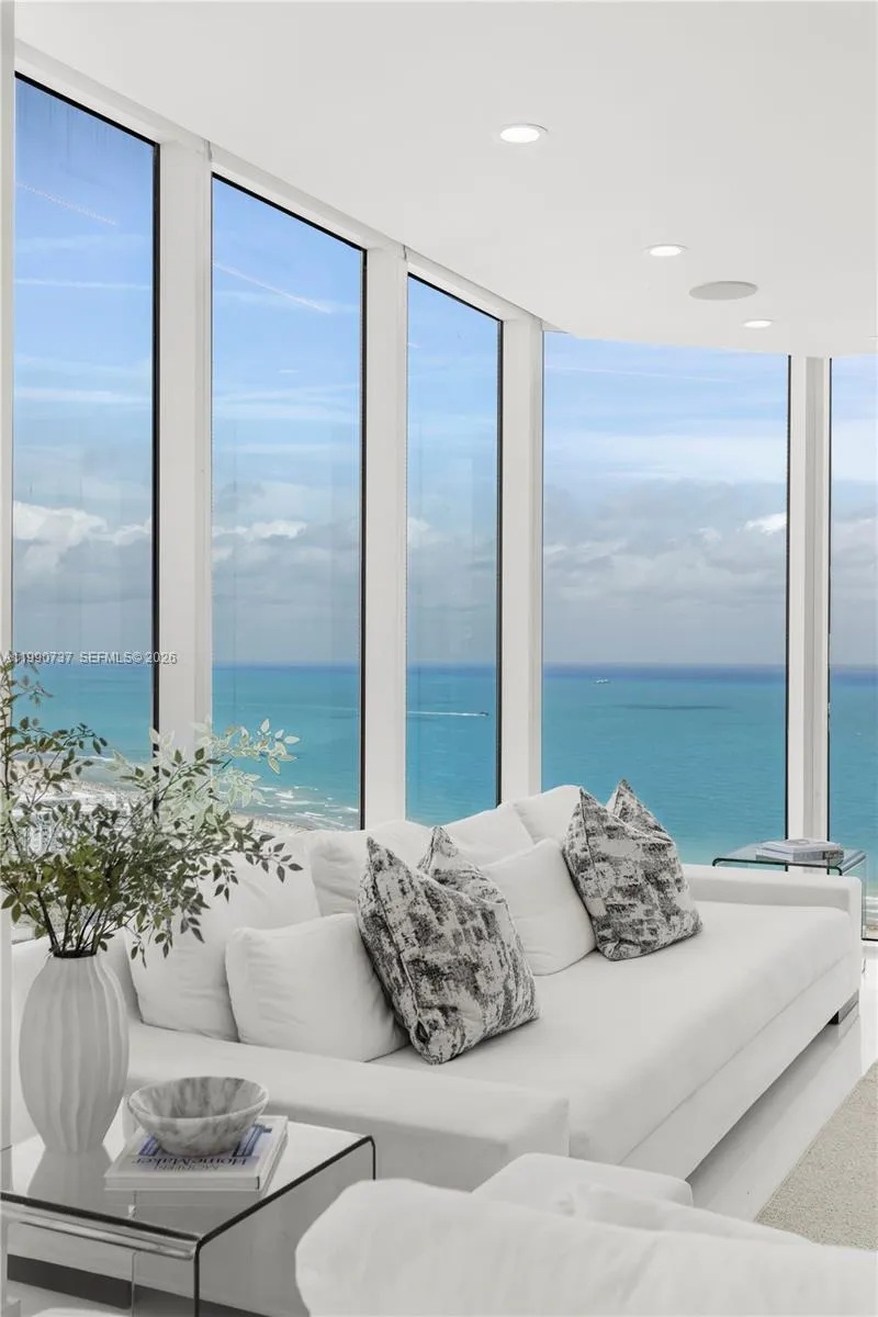 300 S Pointe Dr # 3405, Miami Beach FL 33139