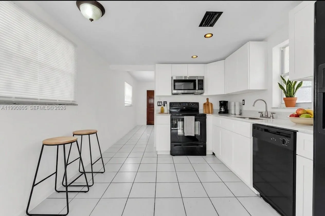 2 bedroom 2 bath for sale at 321 SW 1st Ct # 4, Pompano Beach FL 33060