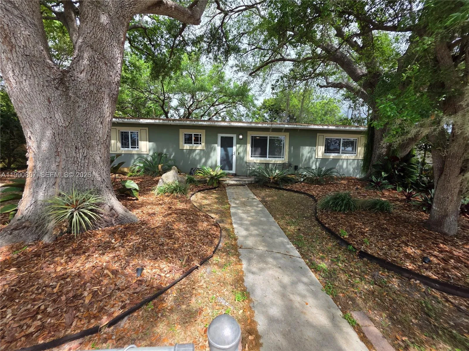 3 bedroom 2 bath for sale at 9911 Martinique Dr, Cutler Bay FL 33189