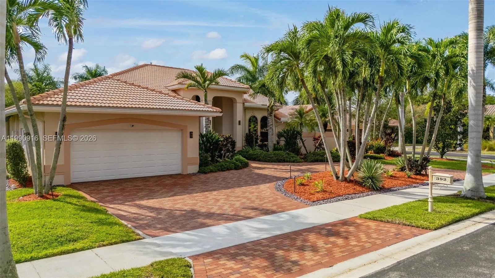 392 Coconut Cir, Weston FL 33326