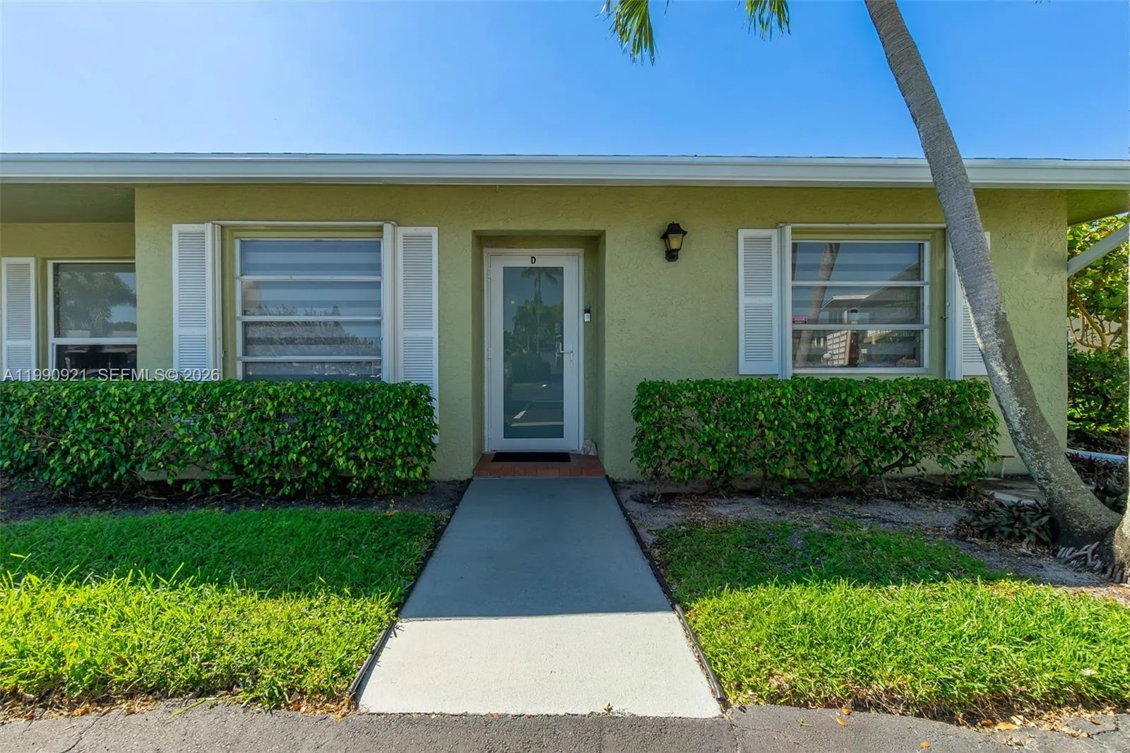 2 bedroom 2 bath for sale at 2400 Malayan Dr # D, Delray Beach FL 33445