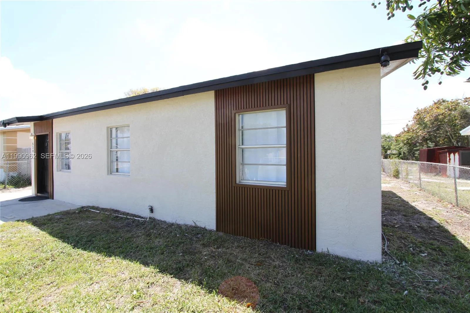 530 NW 10th Ave, Boynton Beach FL 33435