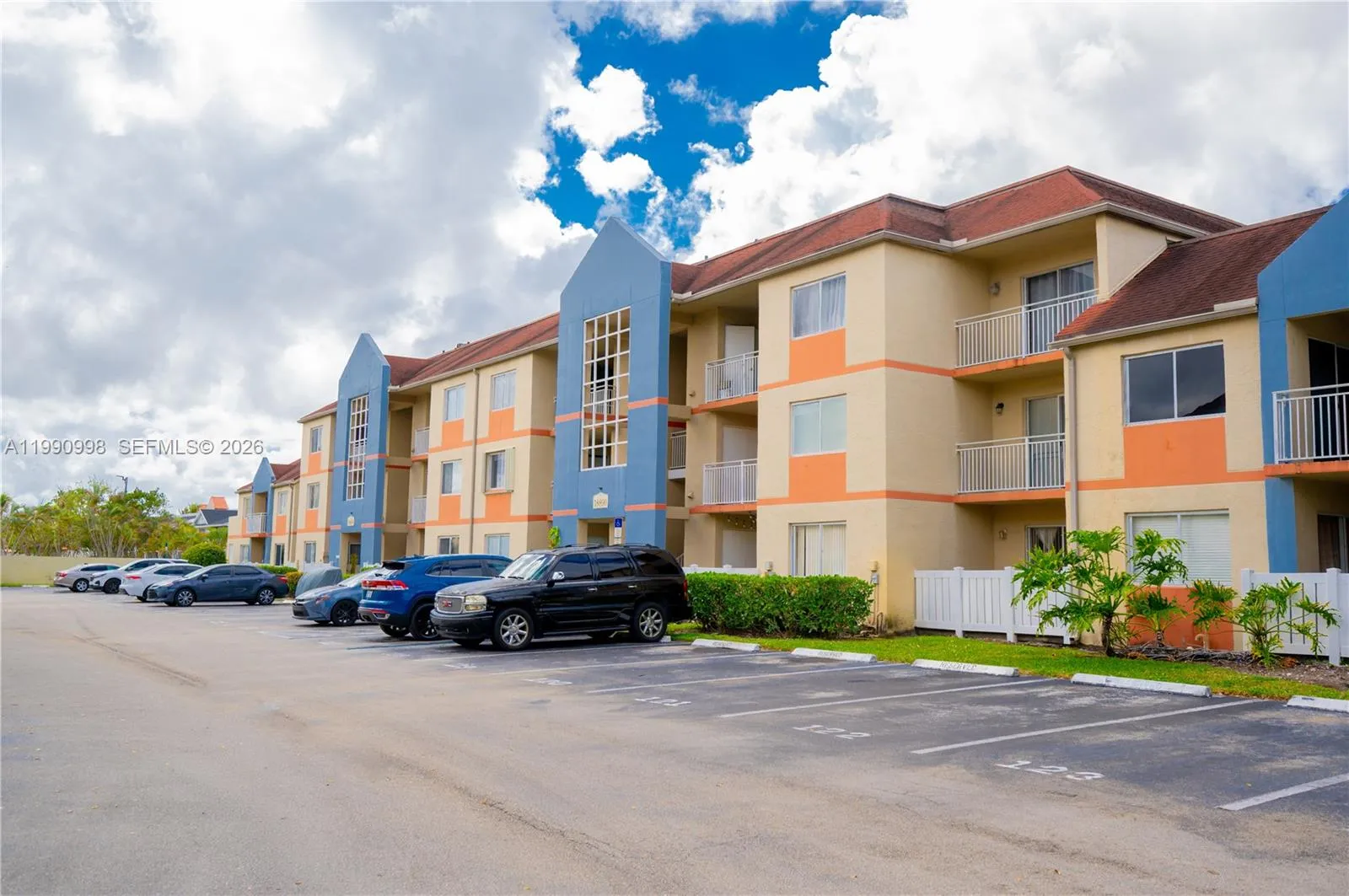 2 bedroom 2 bath for sale at 18890 NW 57 ave # 210, Hialeah FL 33015