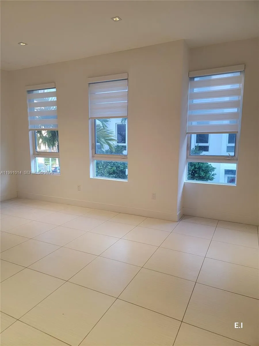 9133 NW 33rd St, Doral FL 33172
