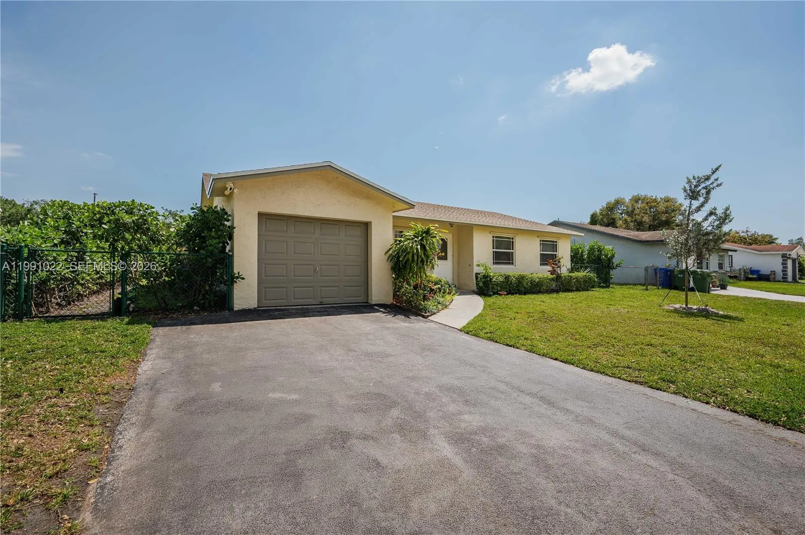 401 NW 83rd Way, Pembroke Pines FL 33024