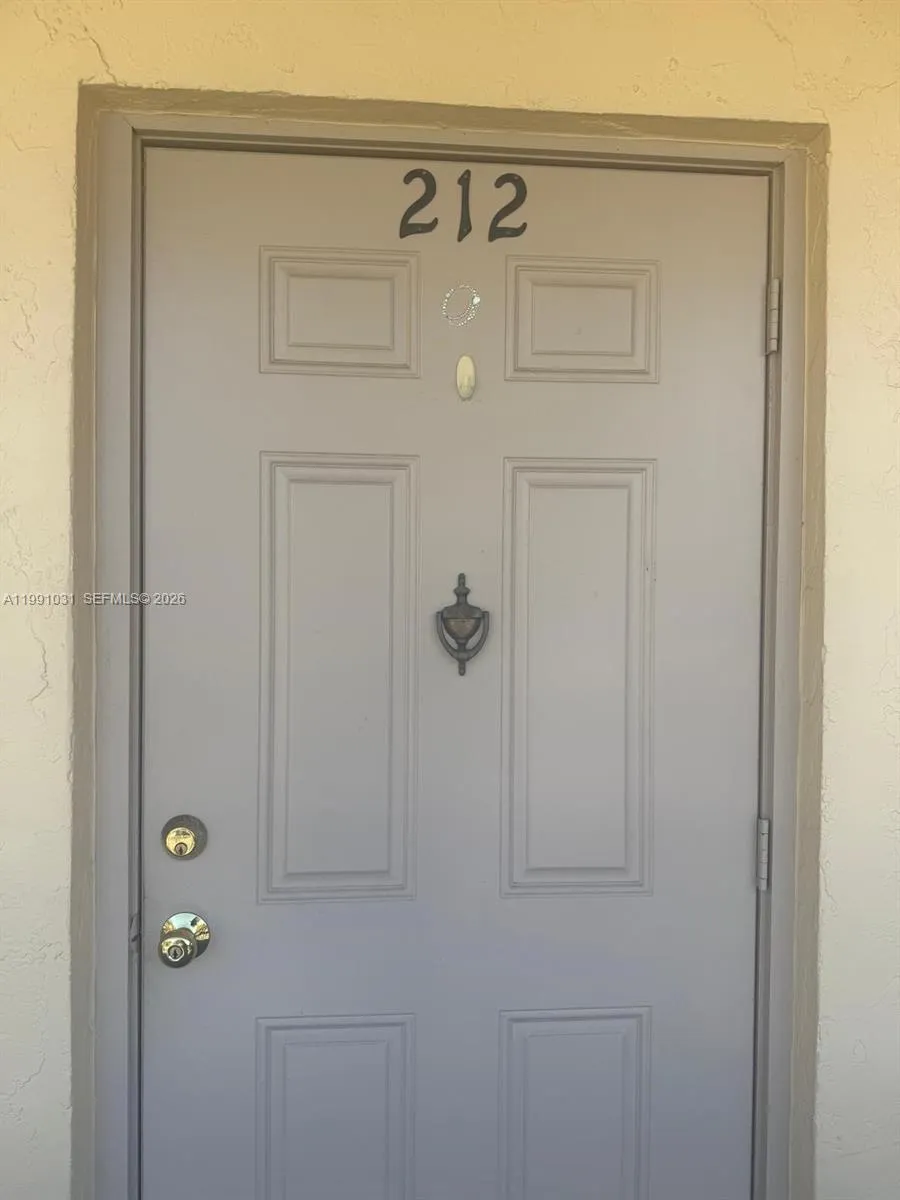 2 Briarwood Cir # 212, Hollywood FL 33024