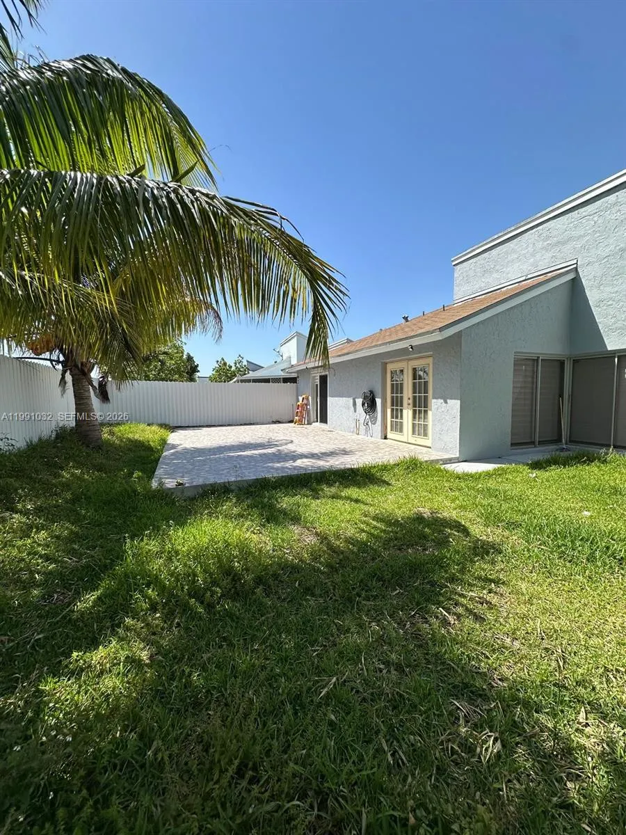 3 bedroom 2 bath for sale at 20926 SW 124th Ave Rd, Miami FL 33177