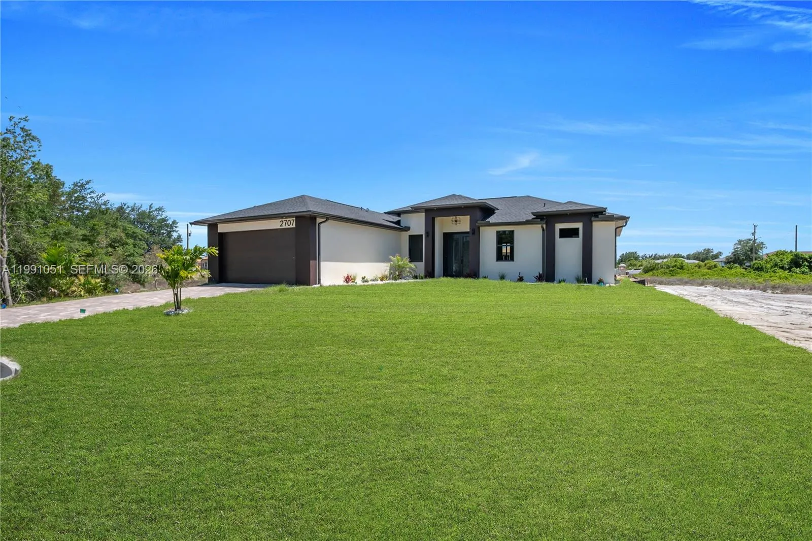 2707 29th St, Lehigh Acres FL 33976